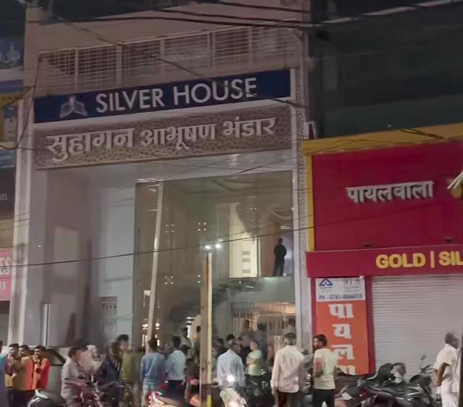 पहले सुलह फिर दो गुटों में टकराव