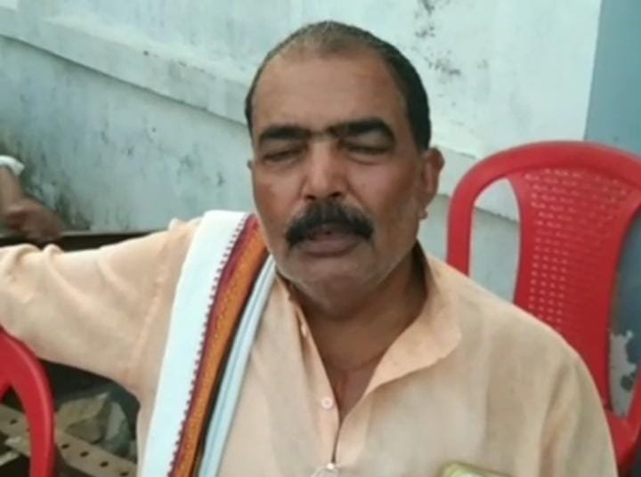 मुस्लिम समाज ने घर के पास ही जनाजा को दफन कर दिया