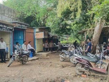 डबरा तहसील परिसर में 75 दुकानों को नोटिस, अपर सत्र न्यायाधीश ने किया निरीक्षण