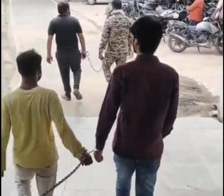 देशभर की संगीत मंडलियों को चूना लगाने वाले दतिया में पकड़े