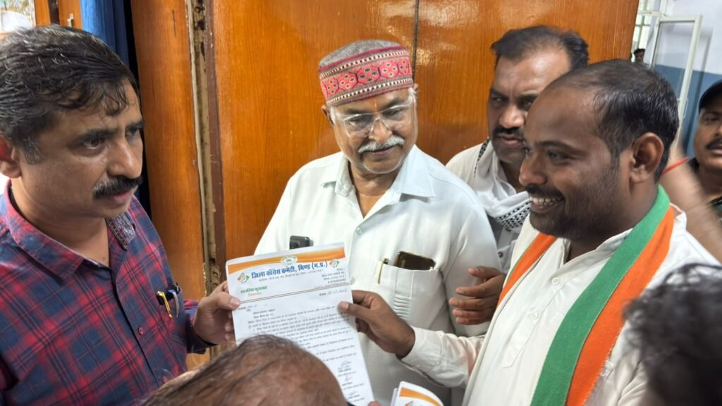 भिंड में कांग्रेस कार्यालय के लिए भूमि उपलब्ध कराने कलेक्टर को सौंपा ज्ञापन