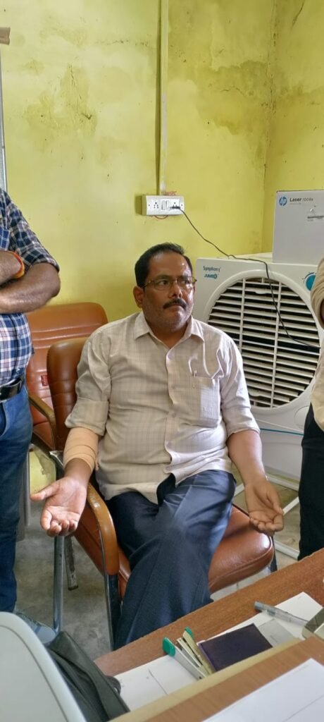 भ्रत्य से रिश्वत लेते तहसील नाजिर गिरफतार