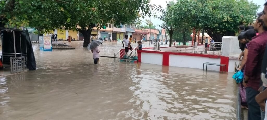 2 घंटे की बारिश से जलमग्न हुए बीना के रास्ते