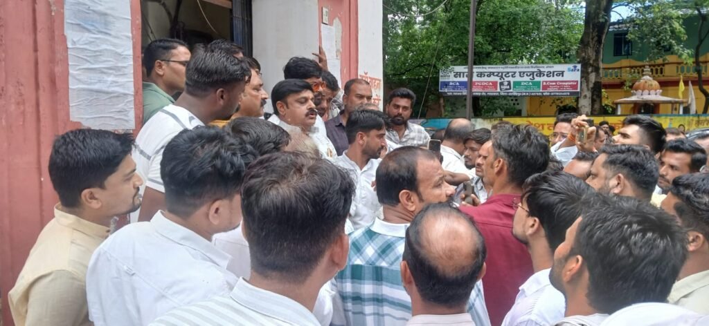 मूंग खरीदी केंद्र पर अधिकारियों से अभद्रता, शिकायत पर गोदाम संचालक ने मांगी माफी