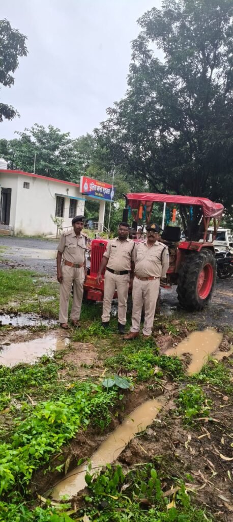 मड़वास पुलिस ने बरामद किया 8 लाख का वाहन मय कल्टीवेटर