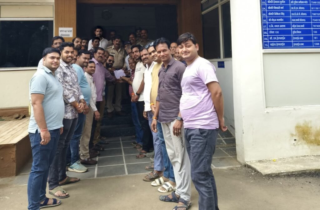 ज्वेलर्स की दुकान पर गैस कटर से शटर काटकर चोरी, व्यापारियों में दहशत