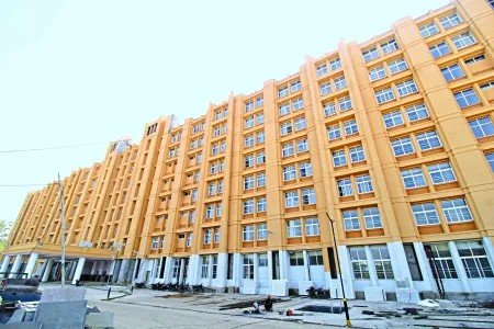 1000 बेड अस्पताल के पास 50,000 रुपए की लूट