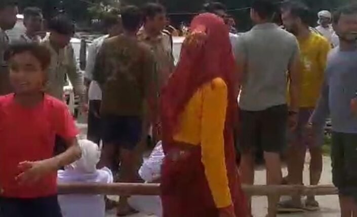 जलभराव के चलते शिवपुरी लिंक रोड हाइवे पर चक्का जाम