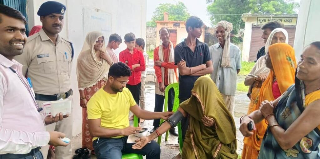 राहत शिविर में बाढ़ से प्रभावित डेढ़ दर्जन शरणार्थियों का स्वास्थ्य परीक्षण