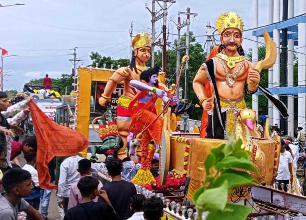 मनमोहक झाकियों के साथ प्रजा का हाल जानने निकले ऋणमुक्तेश्वर महादेव