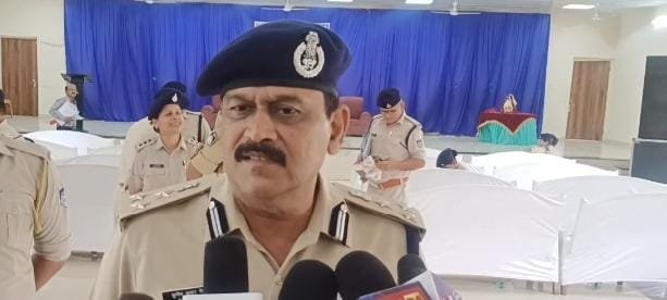 डीआईजी सुनील जैन दतिया आए, प्रशिक्षण मंच पर नैतिकता के भाषण, पर सवालों पर चुप्पी