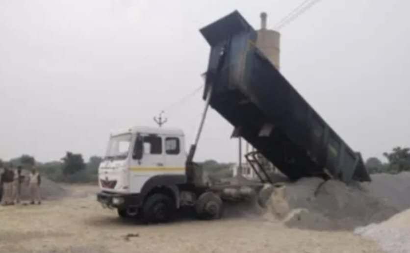 गिट्टी डस्ट के ढेर में दबने से दो मासूम बच्चों की मौत, ढूंढने पर मिले शव