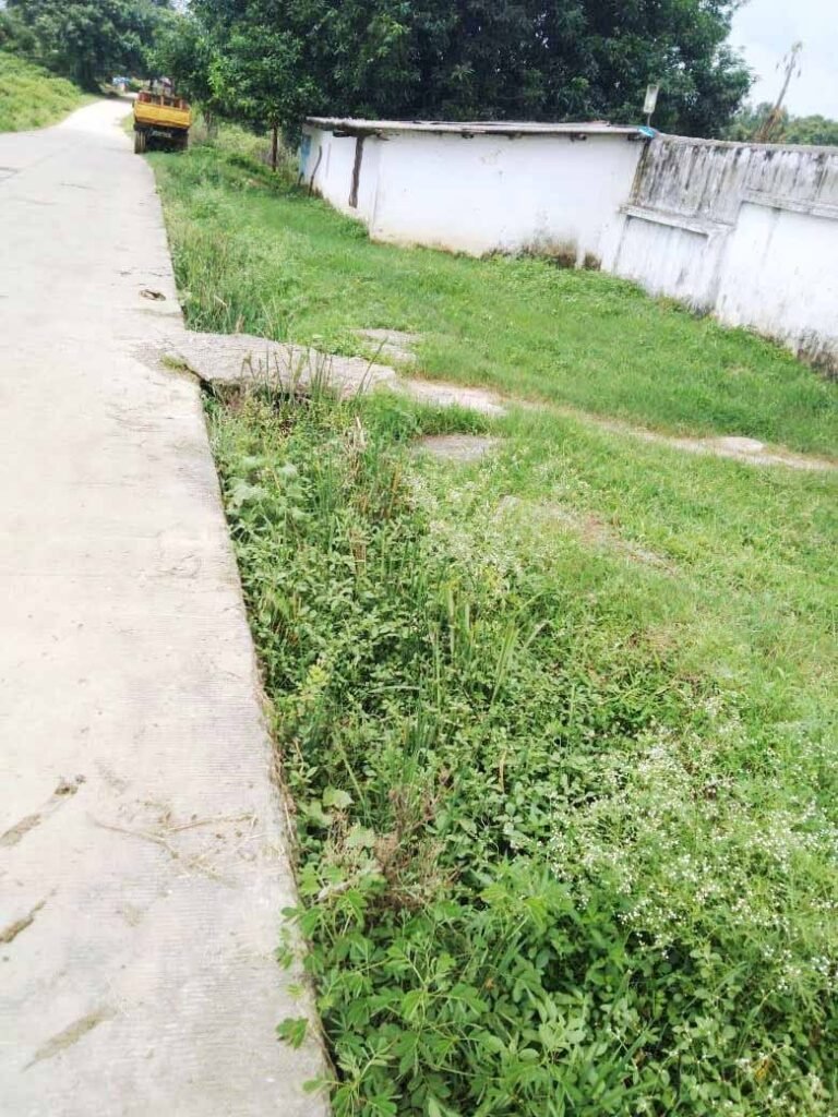 चितरंगी के कोरसर-कोठार में MPRDC ने नाली तो खोद दी लेकिन बनाई नही