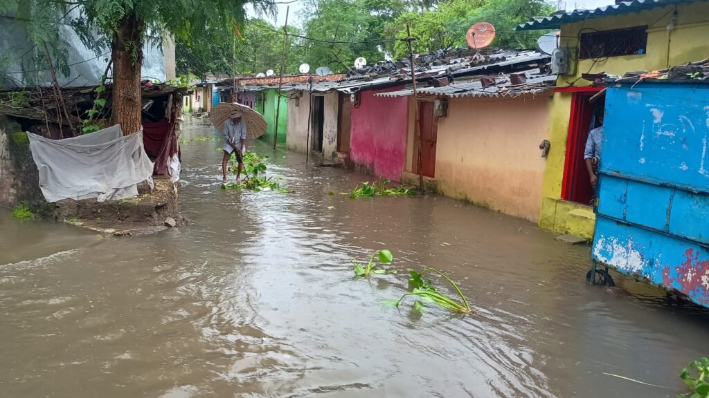 MP में बाढ़: 8 जिलों में हालात गंभीर, 2900 लोगों को किया रेस्क्यू