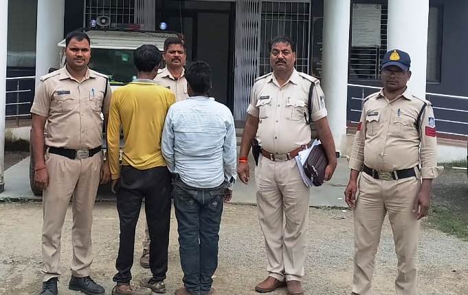 मोटरसाइकिल की डिग्गी से 63 सीसी सिरप जप्त