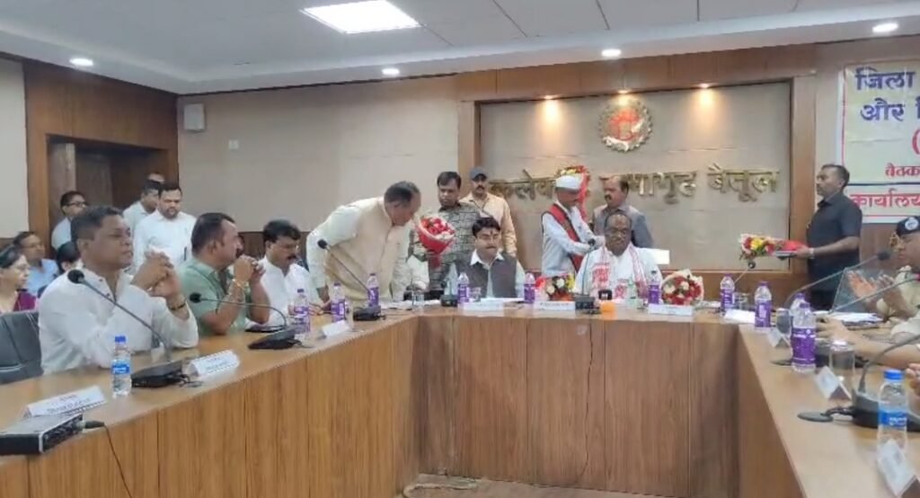 बैतूल में केंद्रीय योजनाओं का क्रियान्वयन 90% से अधिक