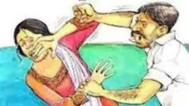 नशे में धुत भाई ने बहन पर बरसाया कहर, सिर फोड़ा, घर में की तोड़फोड़