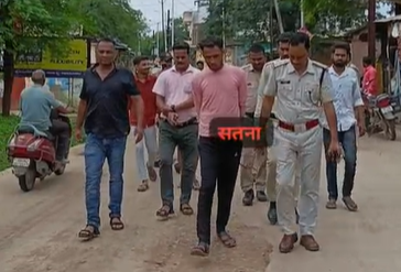 महादेवा रोड गोलीकाण्ड का मुख्य आरोपी गिरफ्तार, पुलिस ने निकाला जुलूस