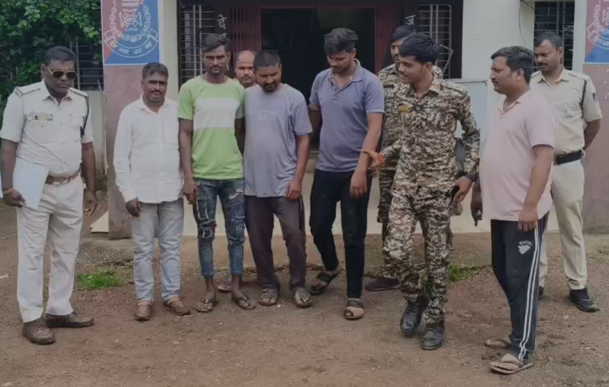 ट्रक में क्रूरता पूर्वक बांधे गए थे  भैंस और पड़वे,पांच आरोपी गिरफ्तार