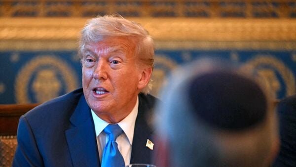 ट्रंप ने की 14 देशों पर नए प्रतिबंधो की घोषणा