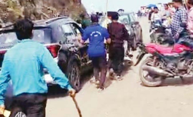 जामगेट पर मस्ती के नाम पर बवाल, हुड़दंगियों की दुकानदारों ने की जमकर पिटाई