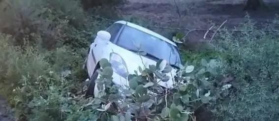 पेट्रोल पंप संचालक ने खाया जहर, अनियंत्रित होकर पलटी कार