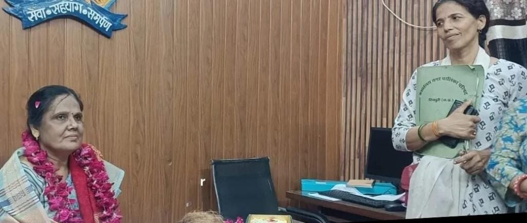 नौकरी के अंतिम दिन साधना शर्मा बनीं नगर पालिका की सीएमओ