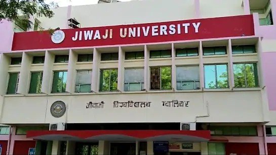 बीएससी की परीक्षा में बीकॉम का पेपर, 300 स्टूडेंट पहले फैल, बाद में सब पास