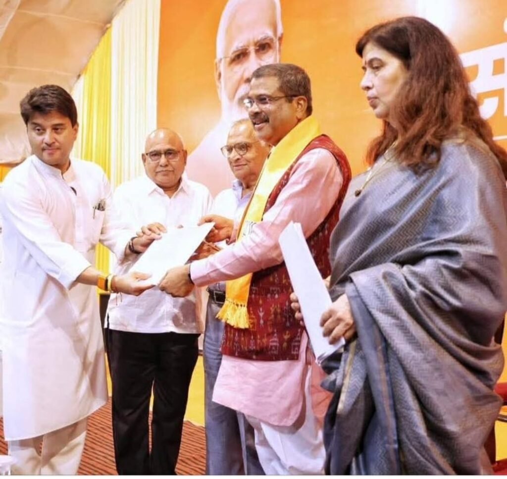 केंद्रीय मंत्री सिंधिया नें नवनियुक्त प्रदेश अध्यक्ष हेमंत खण्डेलवाल को बधाई दी