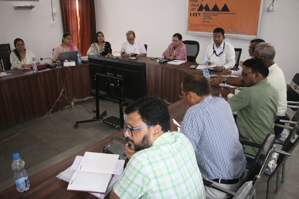 मैहर में लंबित मामलों की समीक्षा