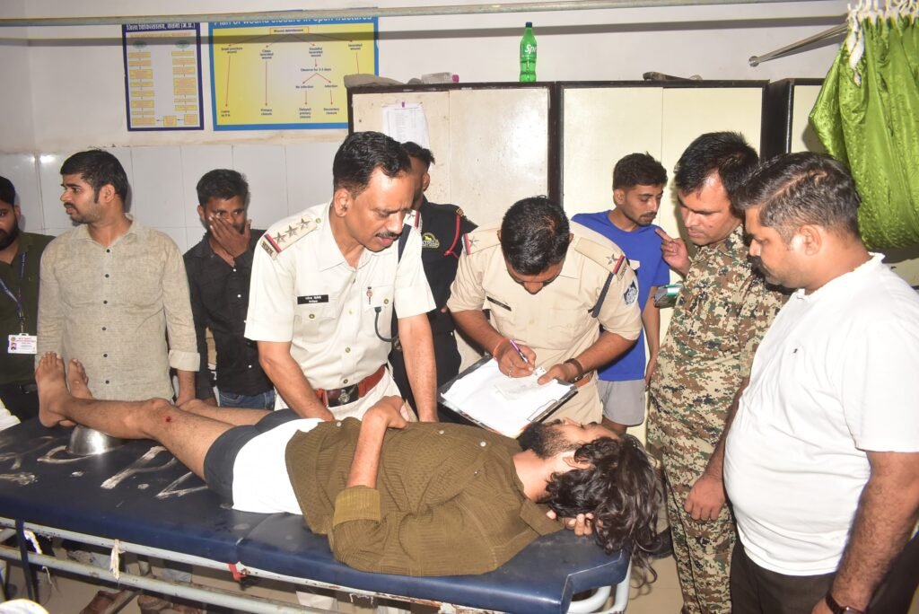 दो दर्जन हथियार बंद लोगों ने दुकान पर किया हमला