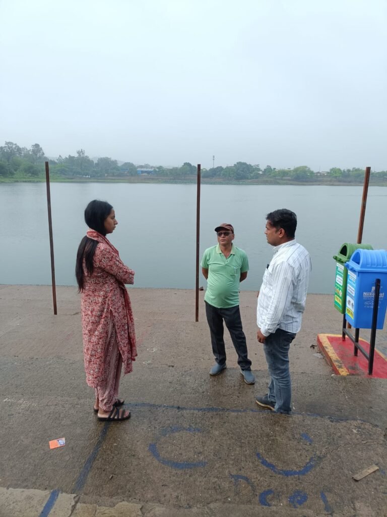 अधारताल के आसपास  निगमायुक्त का निरीक्षण