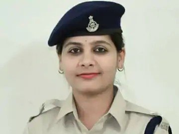 दतिया की SDOP होंगी आकांक्षा जैन, प्रियंका मिश्रा का गुना तबादला; पूनम यादव भांडेर भेजी गईं