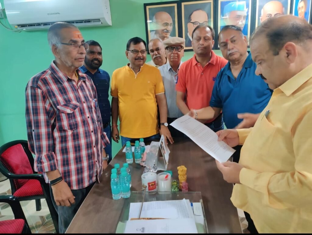 सनवैली की समस्याओं पर विधायक सिकरवार को सौंपा ज्ञापन