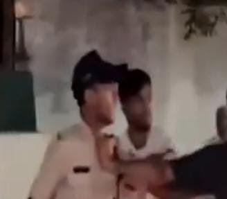 एएसपी बंगले में तैनात आरक्षक को धमकाया, पकड़ी कॉलर,  वीडियो लीक
