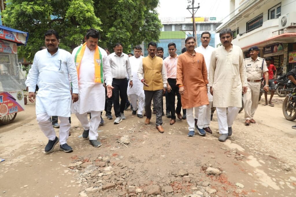 PS को फोन लगा सिलावट ने शहर की सड़कों के लिये मांगे 50 करोड़