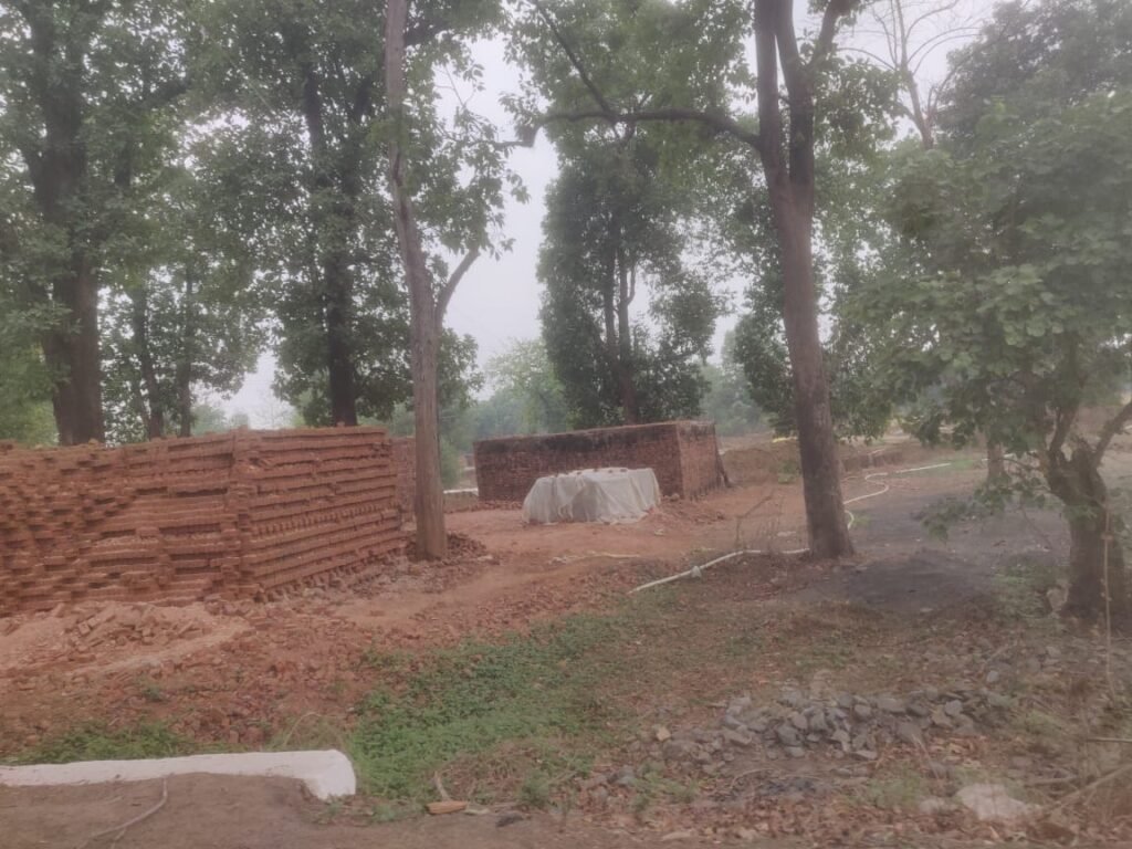 अवैध रूप से संचालित हो रही लाल ईंट भट्टियां