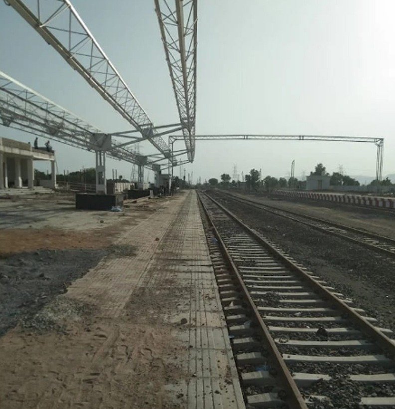 रामपुर नैकिन के बाद अक्टूबर तक चुरहट के रेलवे ट्रैक का कार्य होगा पूर्ण