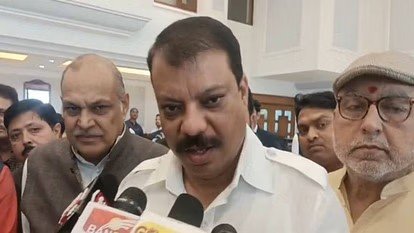 नेता प्रतिपक्ष उमंग सिंघार एवं सांसद अशोक सिंह भी सत्याग्रह में सम्मिलित होंगे