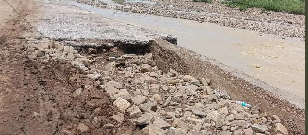 बुलौआ पुल कूनो के तेज बहाव में बहा, 20 गांव प्रभावित