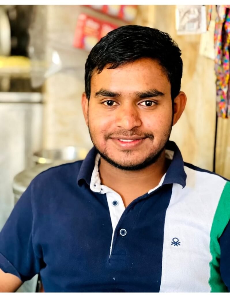 धार रोड पर दूध वाहन पलटने से हादसा, एक युवक की मौत, दो घायल