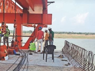 चंबल नदी के निर्माणाधीन पुल पर यातायात पूर्णतः प्रतिबंधित