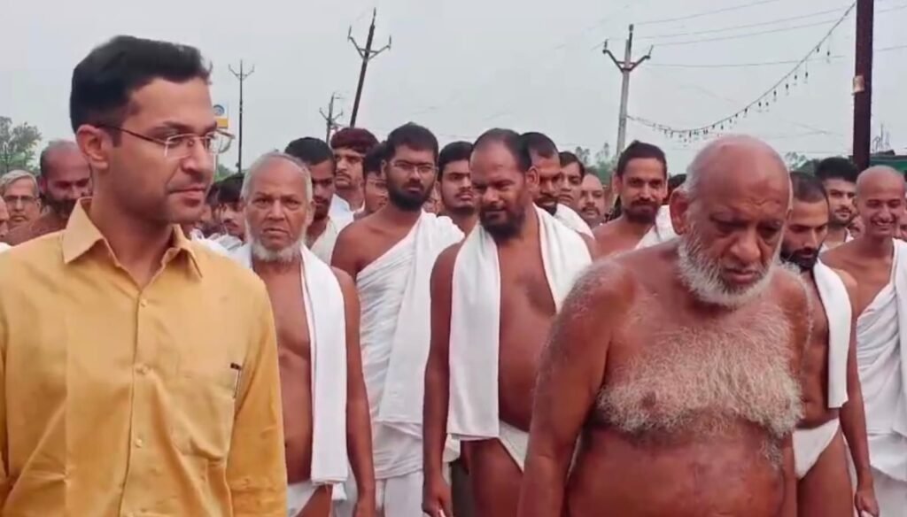 मुनि श्री सुधा सागर महाराज की भव्य आगवानी: