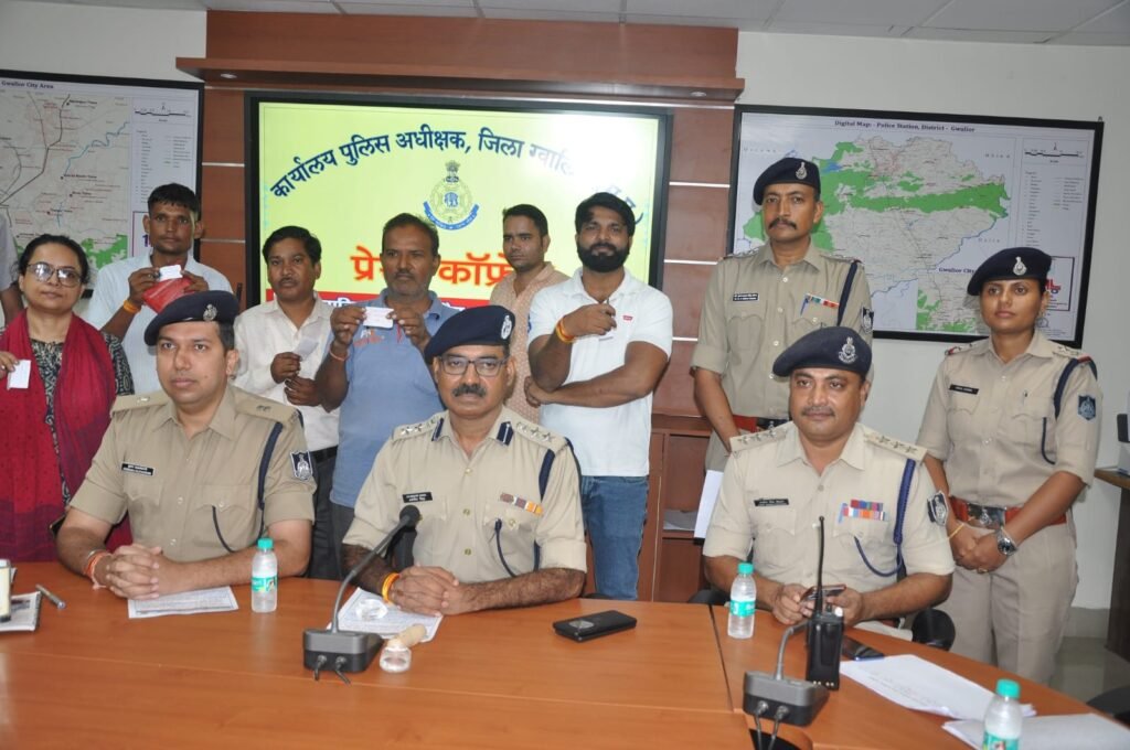 सार्वजनिक स्थानों से जब्त वाहन मालिकों को सौंपे