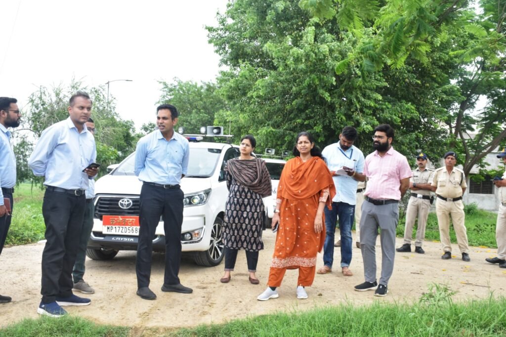 कलेक्टर ने पौधारोपण स्थल का किया निरीक्षण