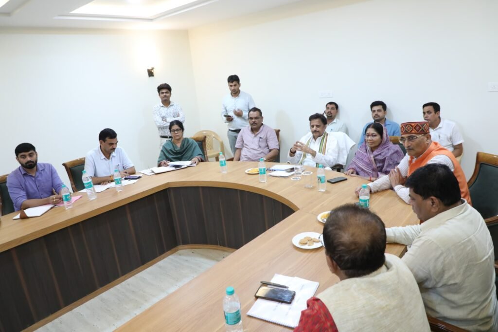 फीडर सेपरेशन और नए विद्युत सब स्टेशन का निर्माण तय समय पर हो