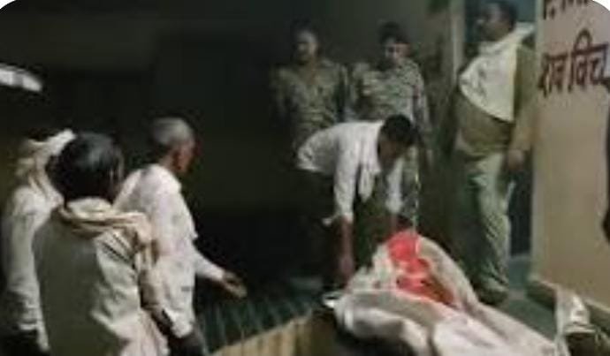 पहले कीटनाशक खाया फिर कट्टे से खुद को मारी गोली