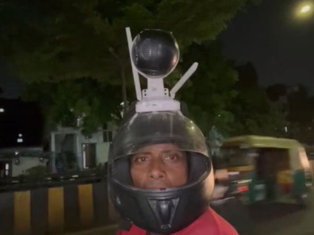 अजीब अंदाज: सिस्टम से भरोसा उठा तो खुद की सुरक्षा के लिए हेलमेट को बनाया कवच