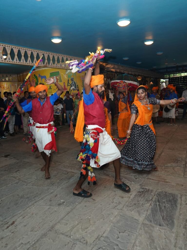जनजातीय उत्सव: भील भगोरिया और बुंदेली बधाई नृत्य की रंगारंग प्रस्तुति