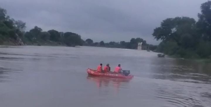 पार्वती नदी में बह गया पूर्व पार्षद का बेटा